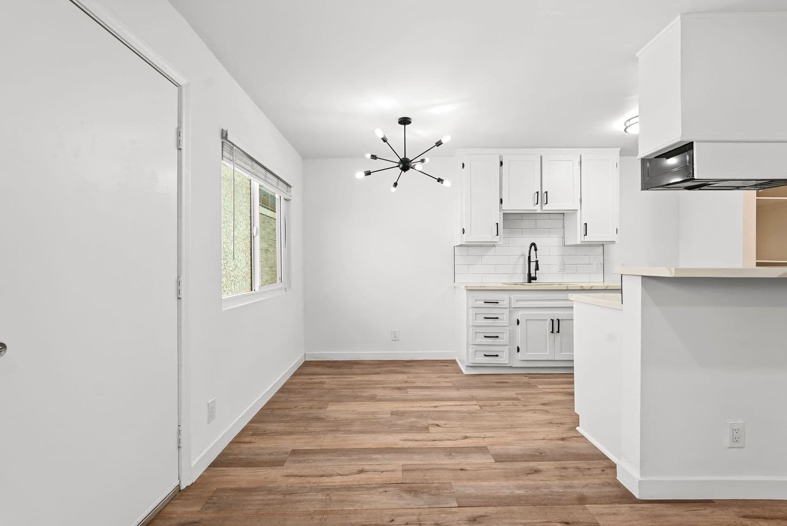 North Hollywood Apartment: 5549 Fulcher Ave