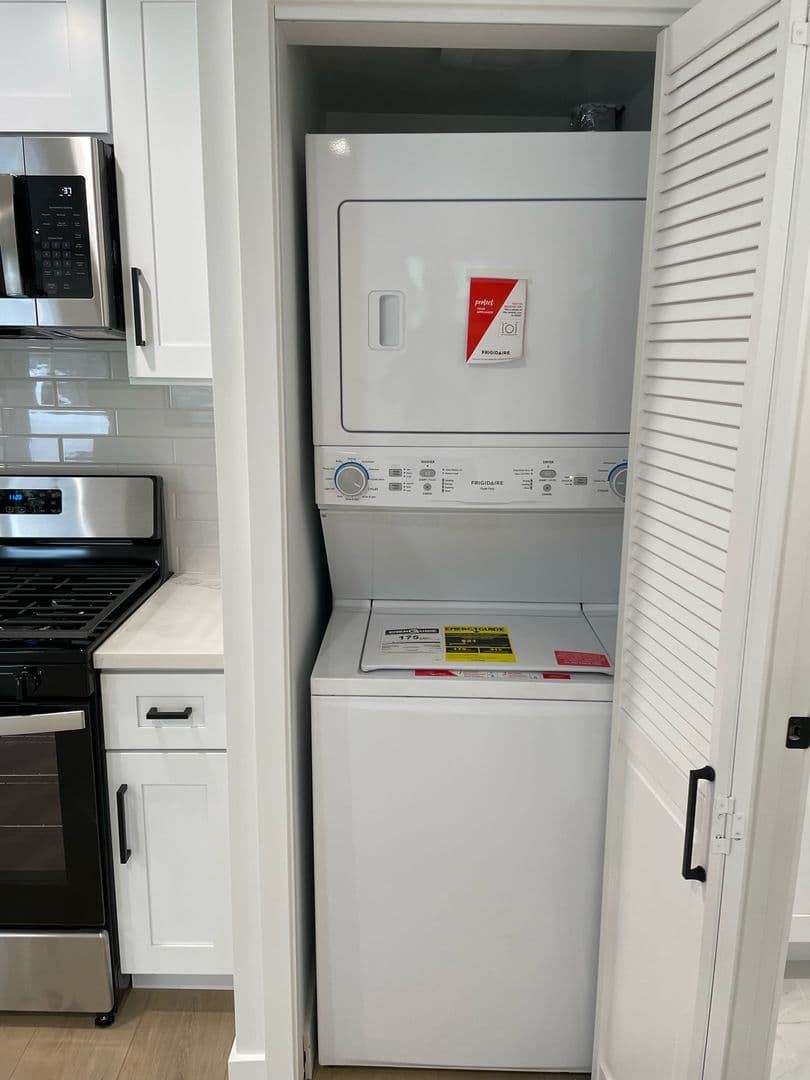 North Hollywood Apartment: 10909 Morrison St