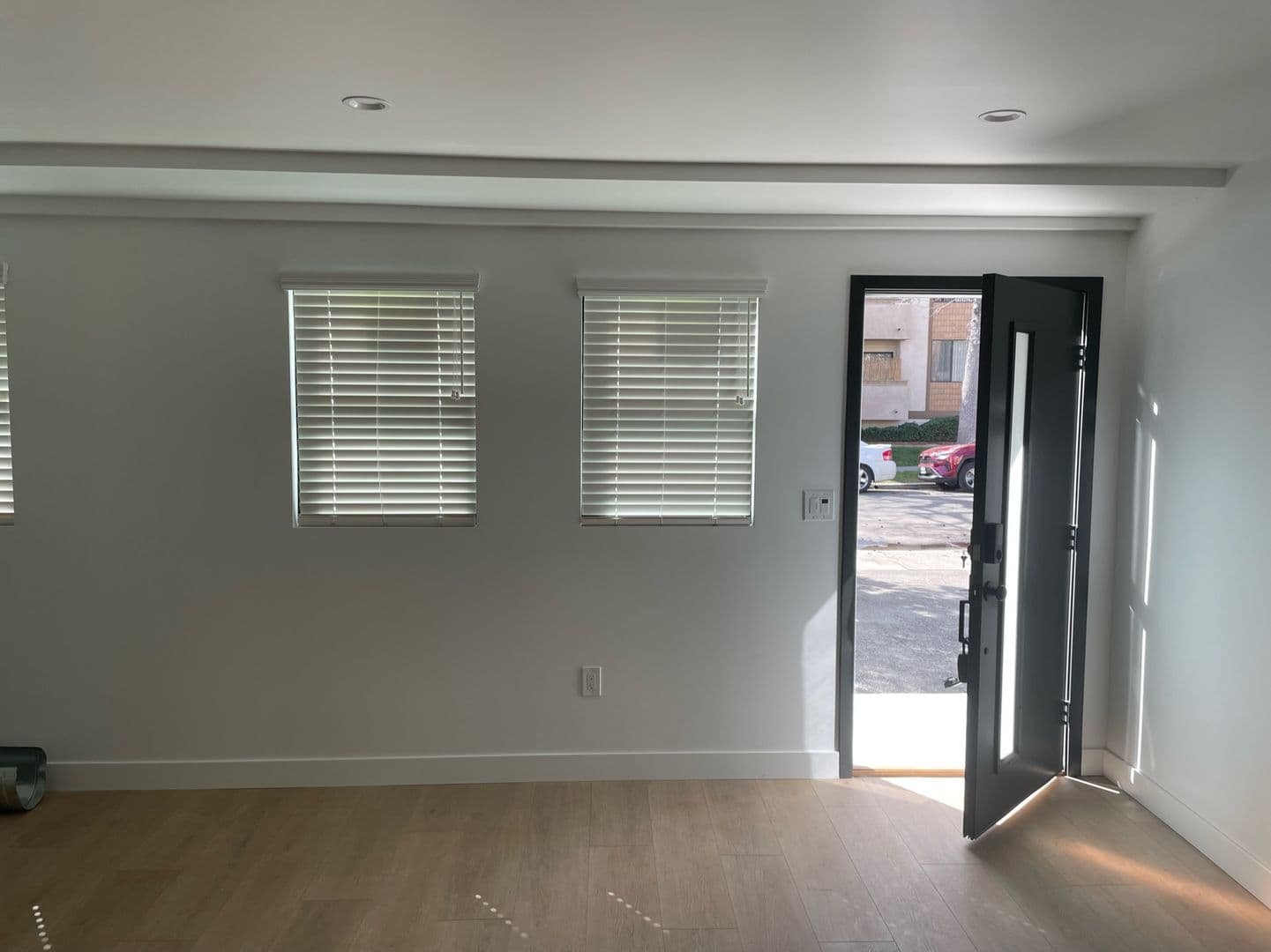 North Hollywood Apartment: 10909 Morrison St