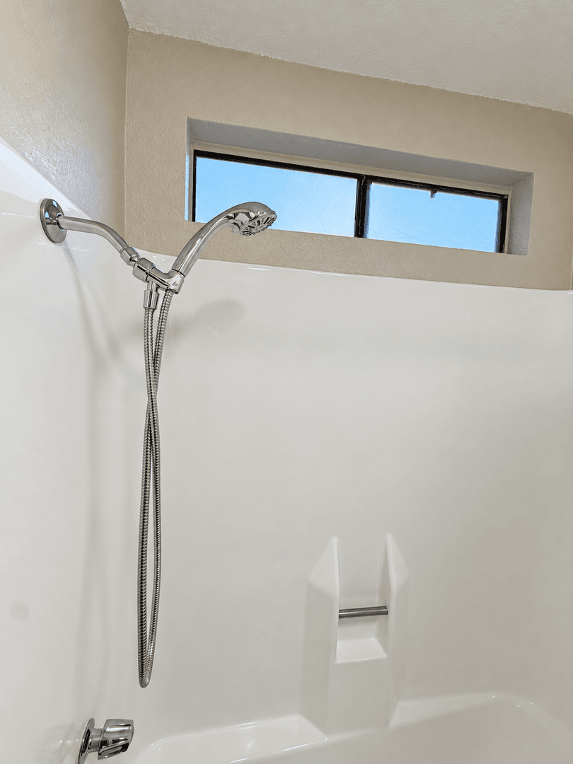 West Hills Apartment: 23901 Los Rosas