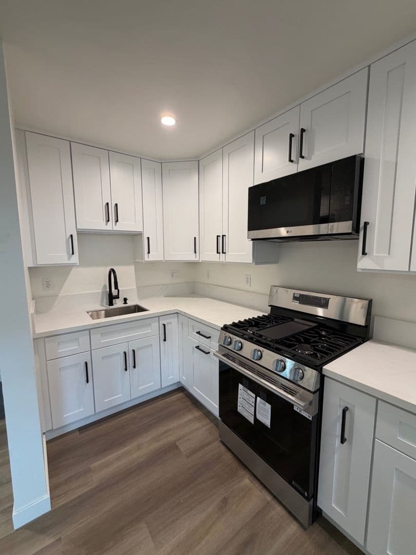 North Hollywood Apartment: 5549 Fulcher Ave
