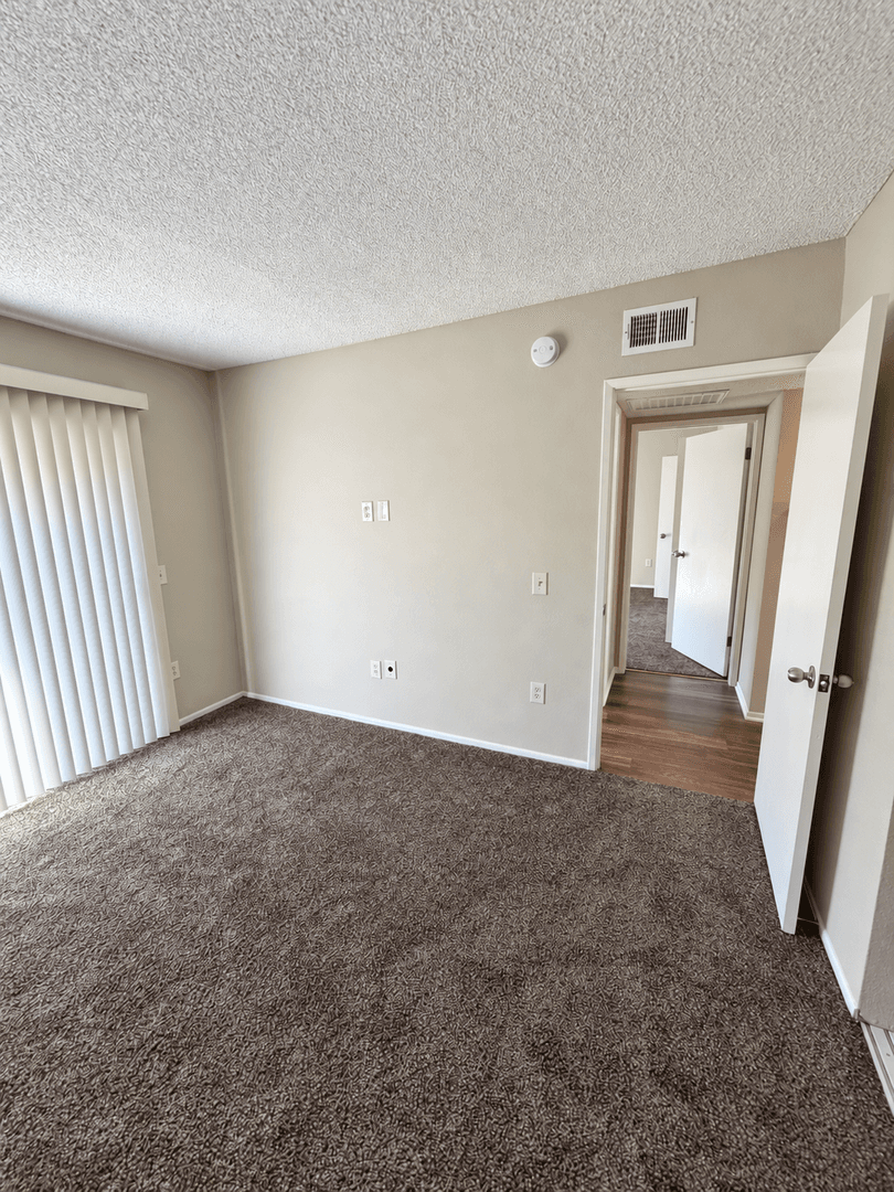 West Hills Apartment: 23901 Los Rosas