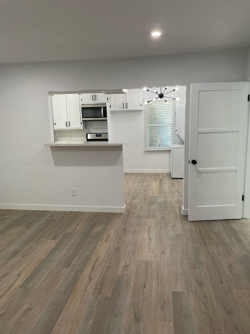 Culver City Apartment: 5317 Kinston Ave