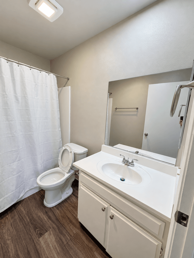 West Hills Apartment: 23901 Los Rosas