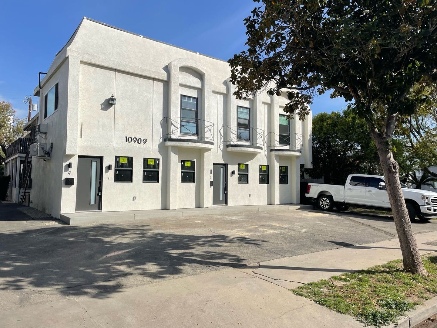 North Hollywood Apartment: 10909 Morrison St
