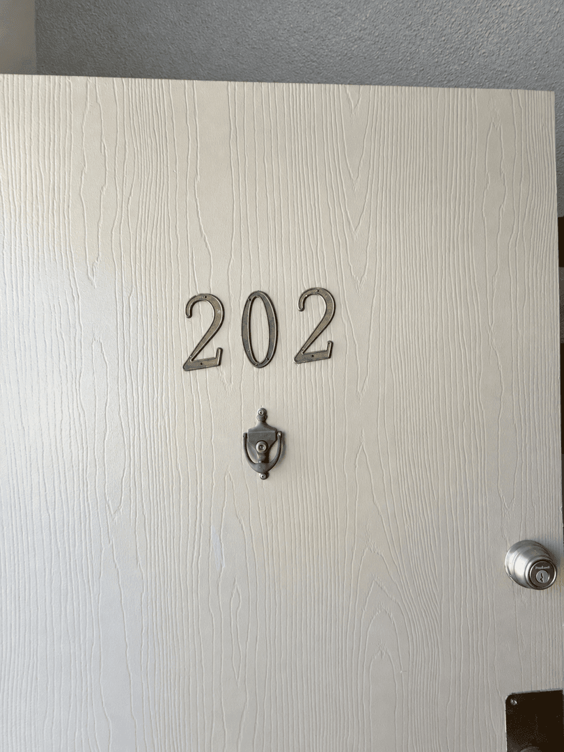 West Hills Apartment: 23901 Los Rosas