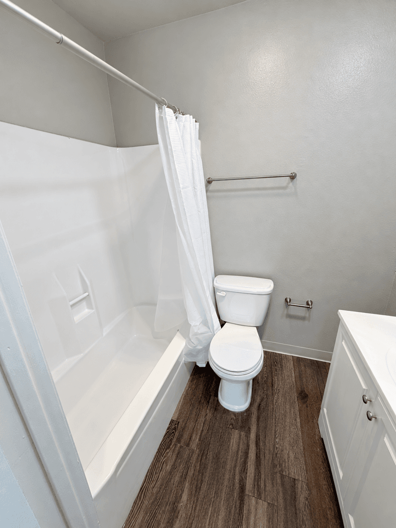 West Hills Apartment: 23901 Los Rosas