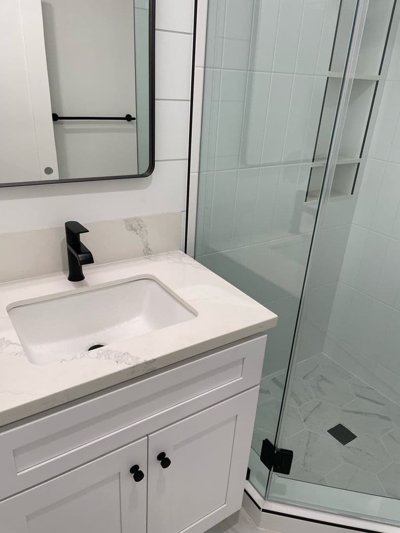 North Hollywood Apartment: 10909 Morrison St