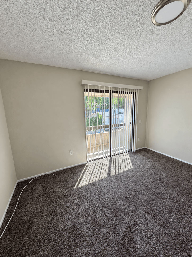 West Hills Apartment: 23901 Los Rosas