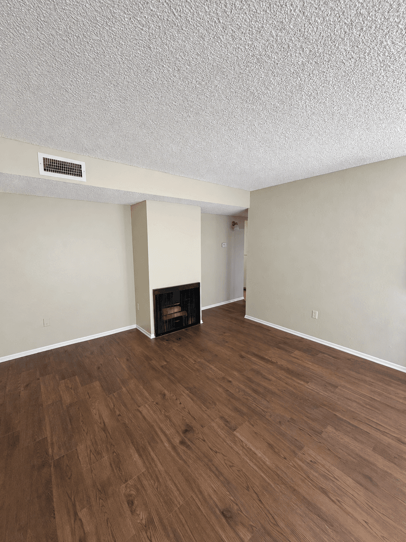 West Hills Apartment: 23901 Los Rosas