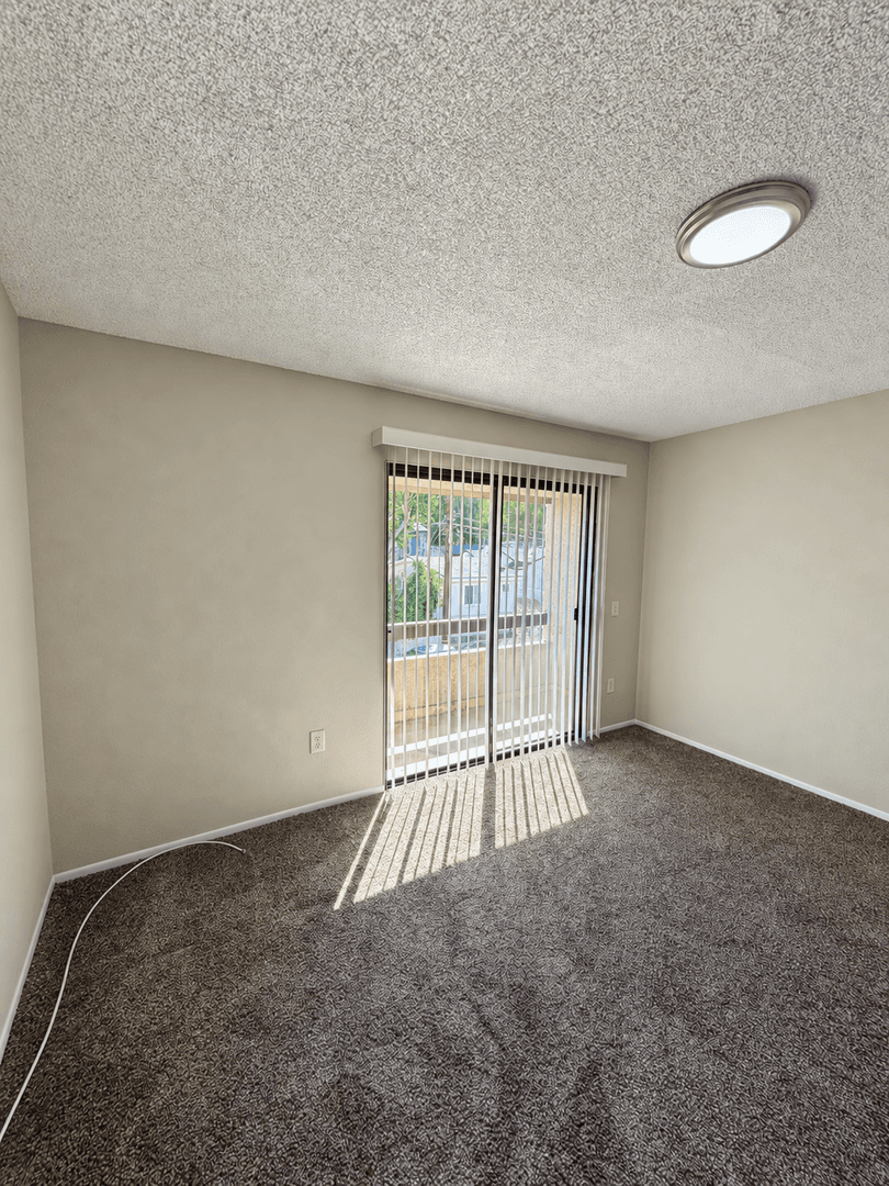 West Hills Apartment: 23901 Los Rosas