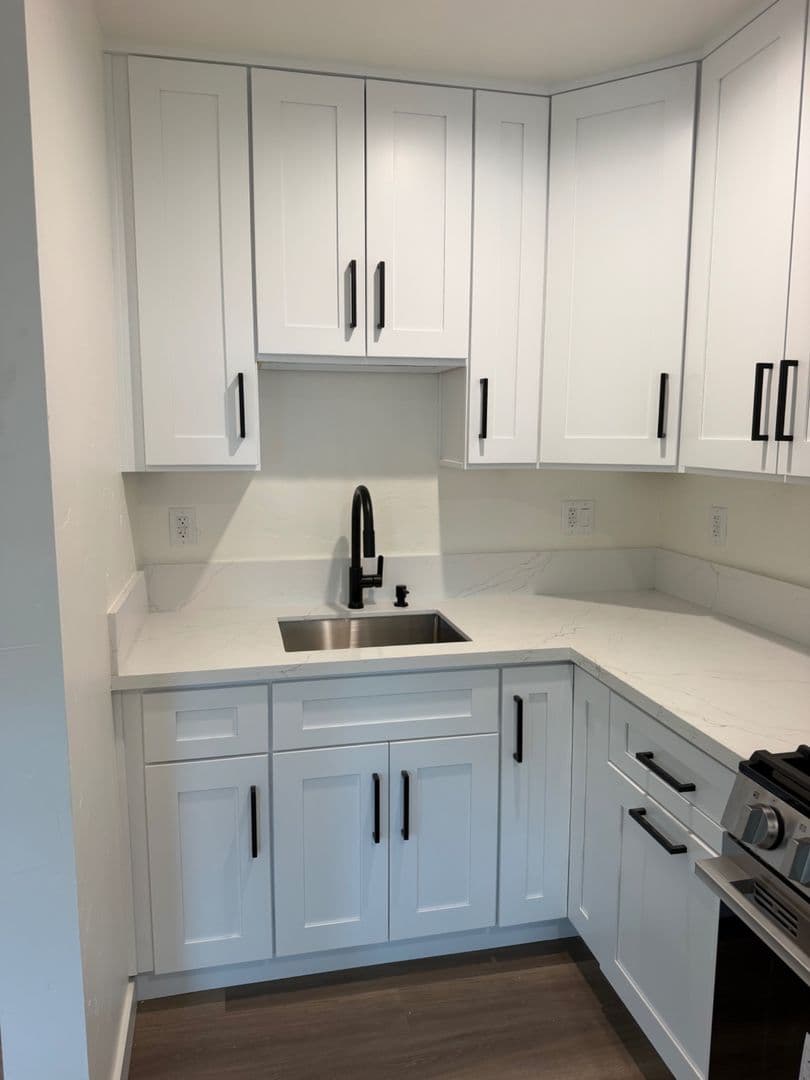 North Hollywood Apartment: 5549 Fulcher Ave
