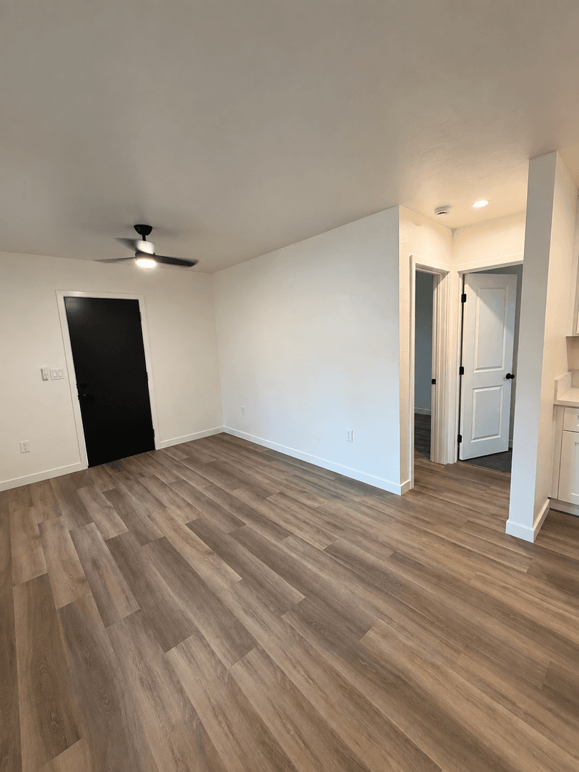 North Hollywood Apartment: 5549 Fulcher Ave