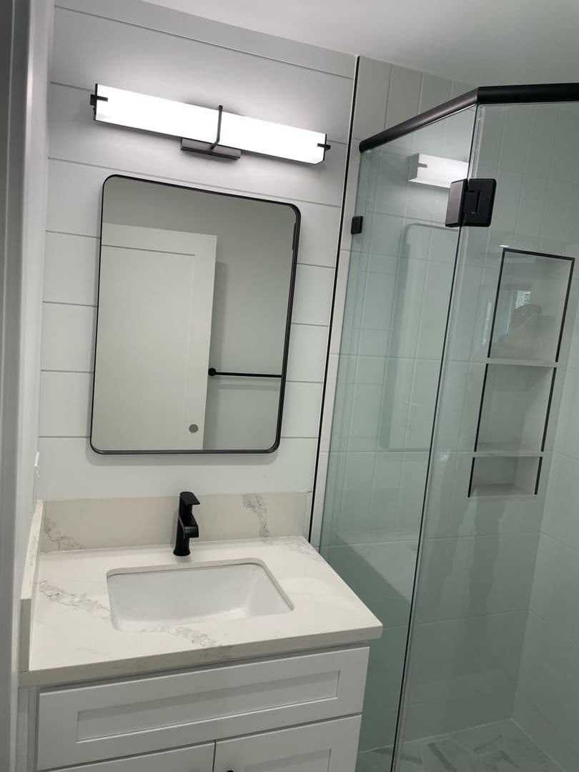 North Hollywood Apartment: 10909 Morrison St