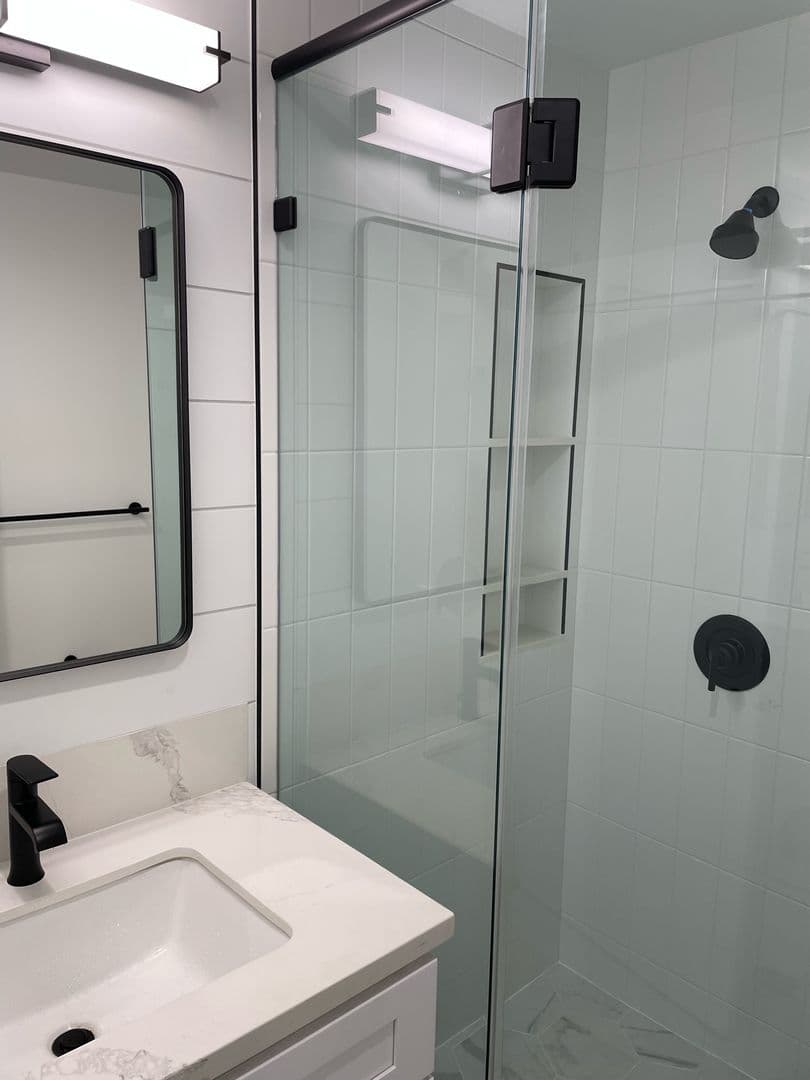 North Hollywood Apartment: 10909 Morrison St