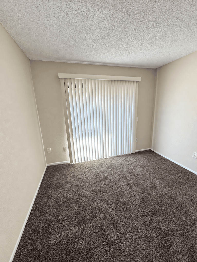 West Hills Apartment: 23901 Los Rosas
