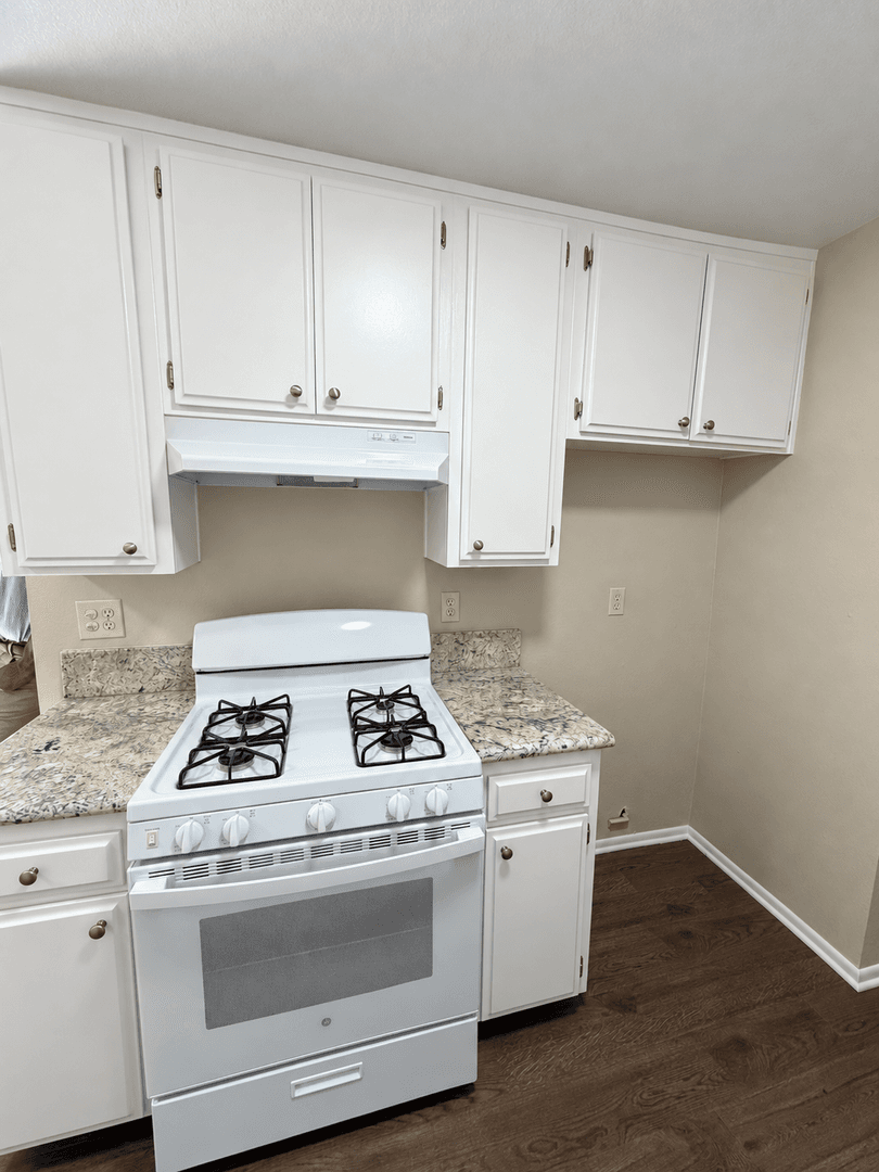 West Hills Apartment: 23901 Los Rosas