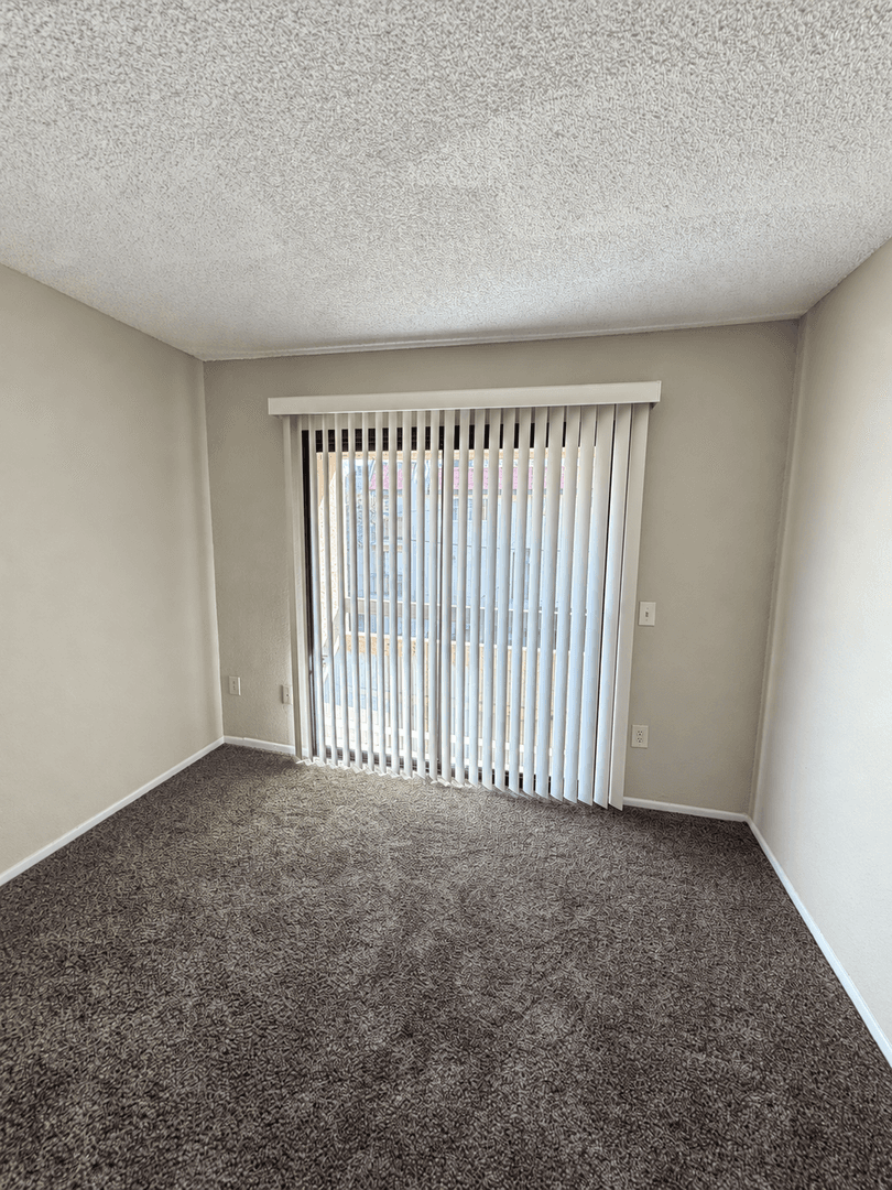 West Hills Apartment: 23901 Los Rosas