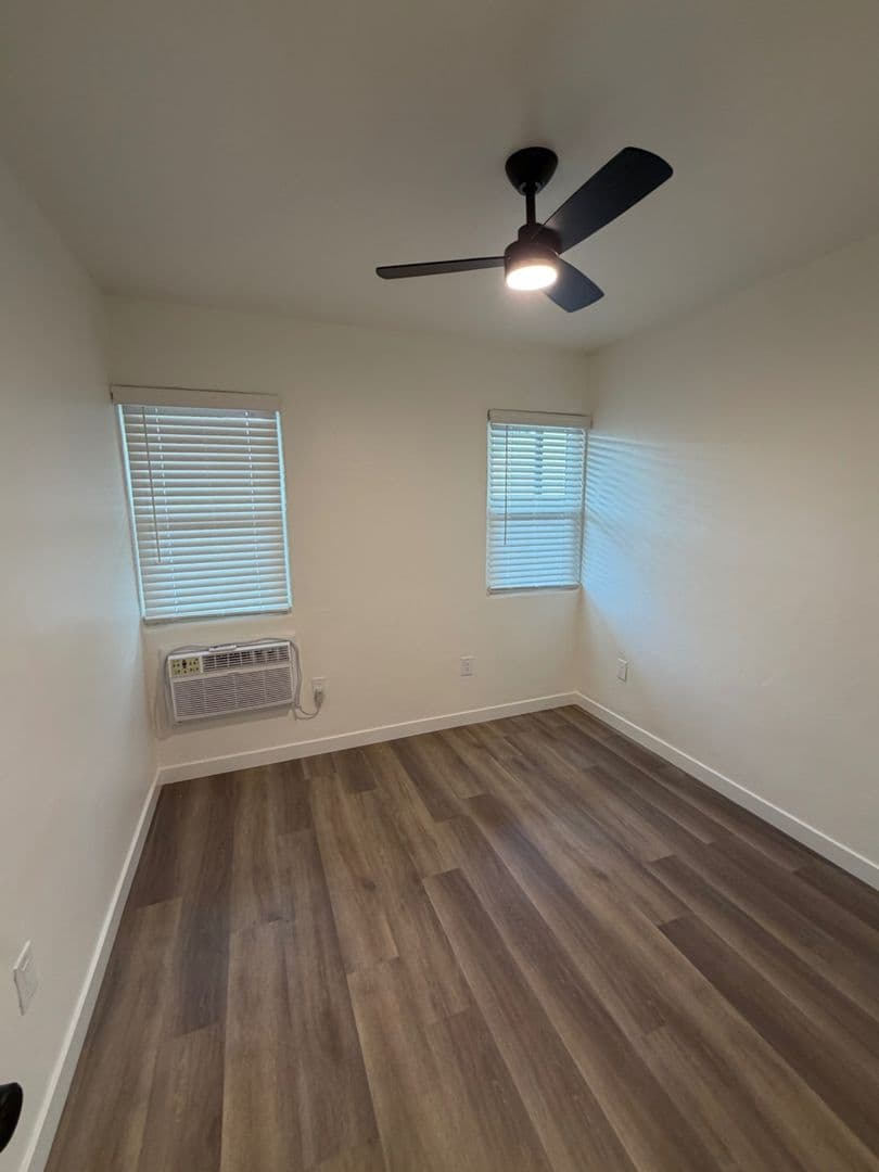 North Hollywood Apartment: 5549 Fulcher Ave