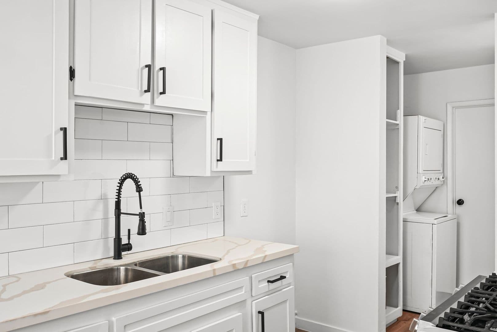 North Hollywood Apartment: 5549 Fulcher Ave