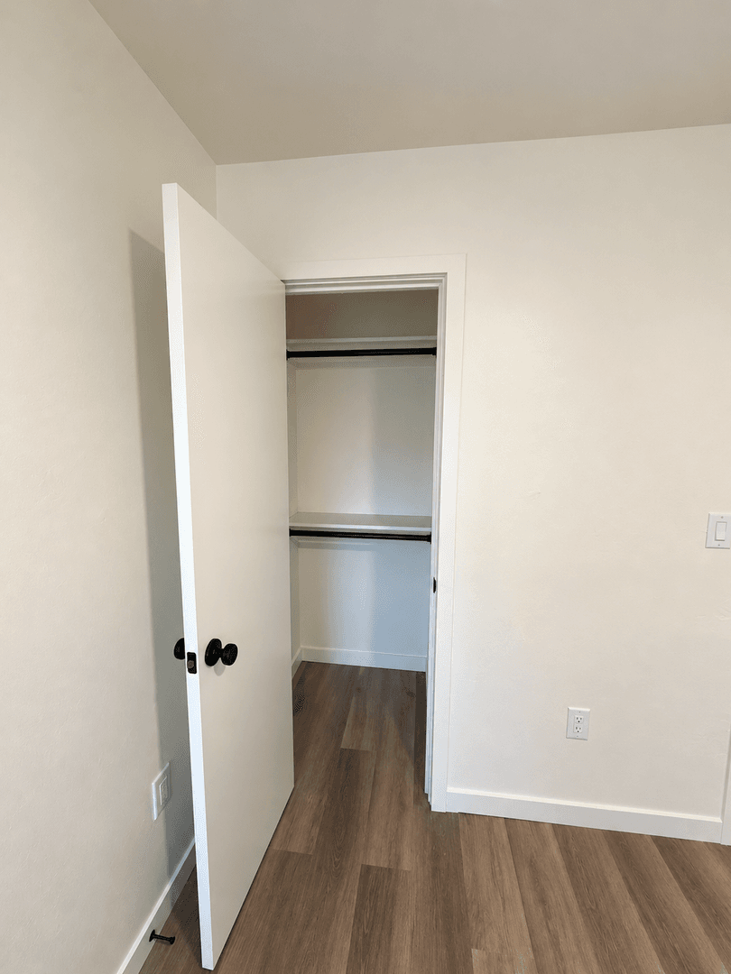 North Hollywood Apartment: 5549 Fulcher Ave