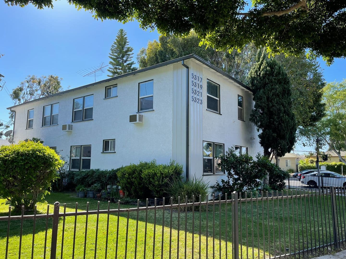 Culver City Apartment: 5317 Kinston Ave