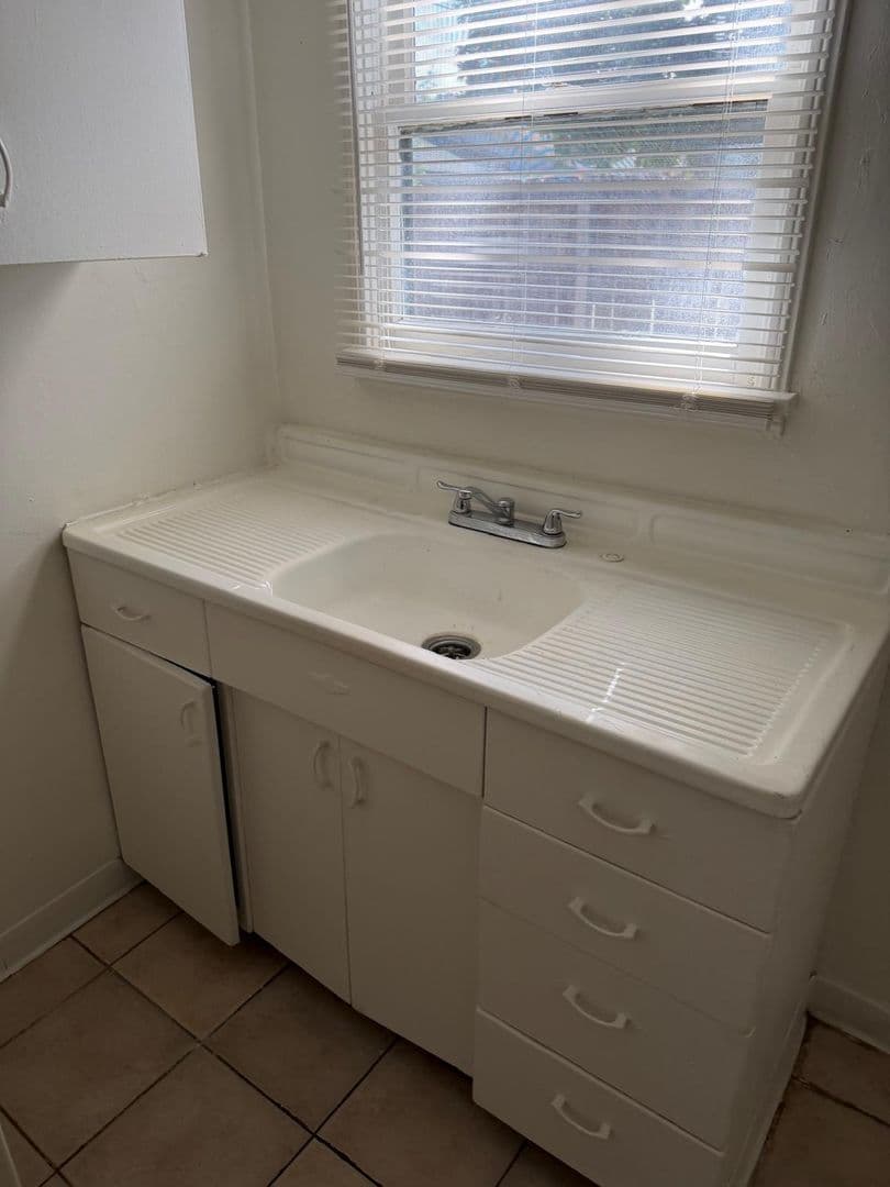 Anaheim Apartment: 313 S Lemon St