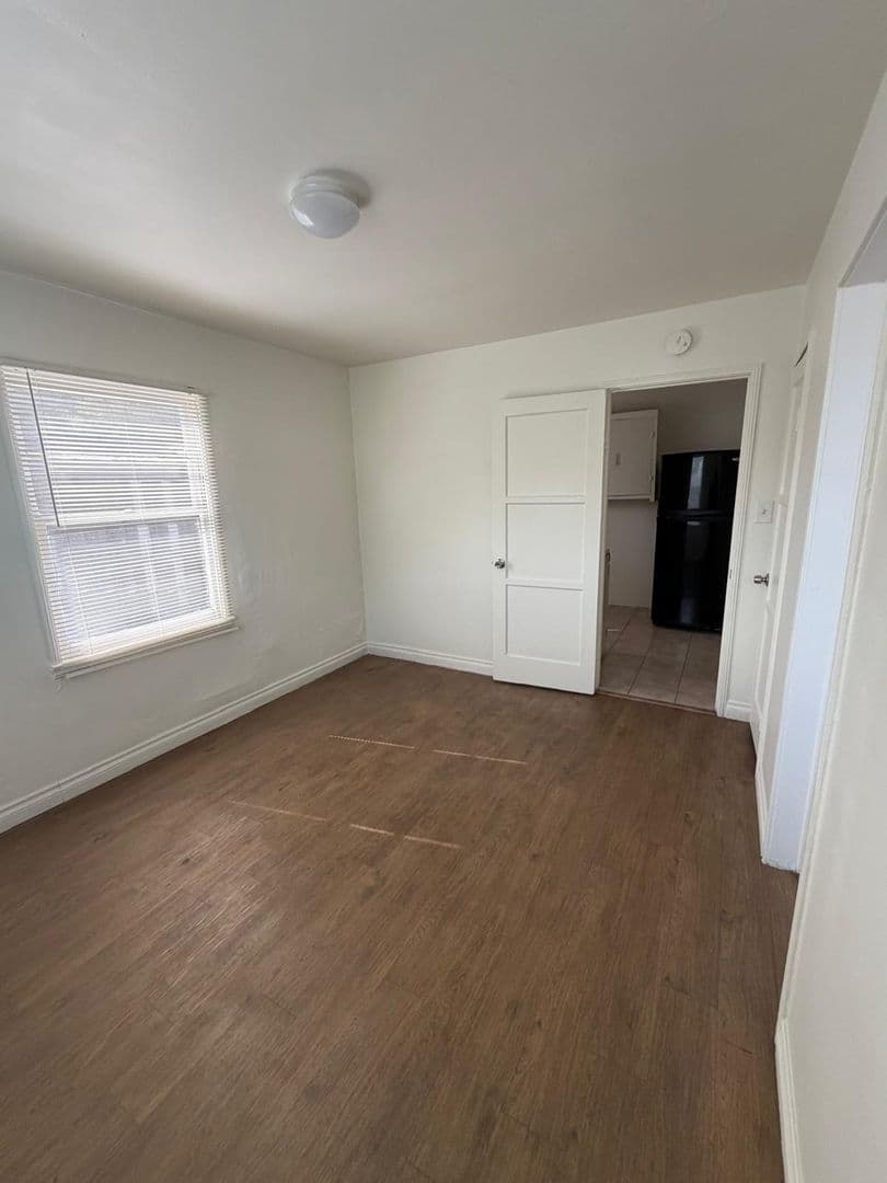 Anaheim Apartment: 313 S Lemon St