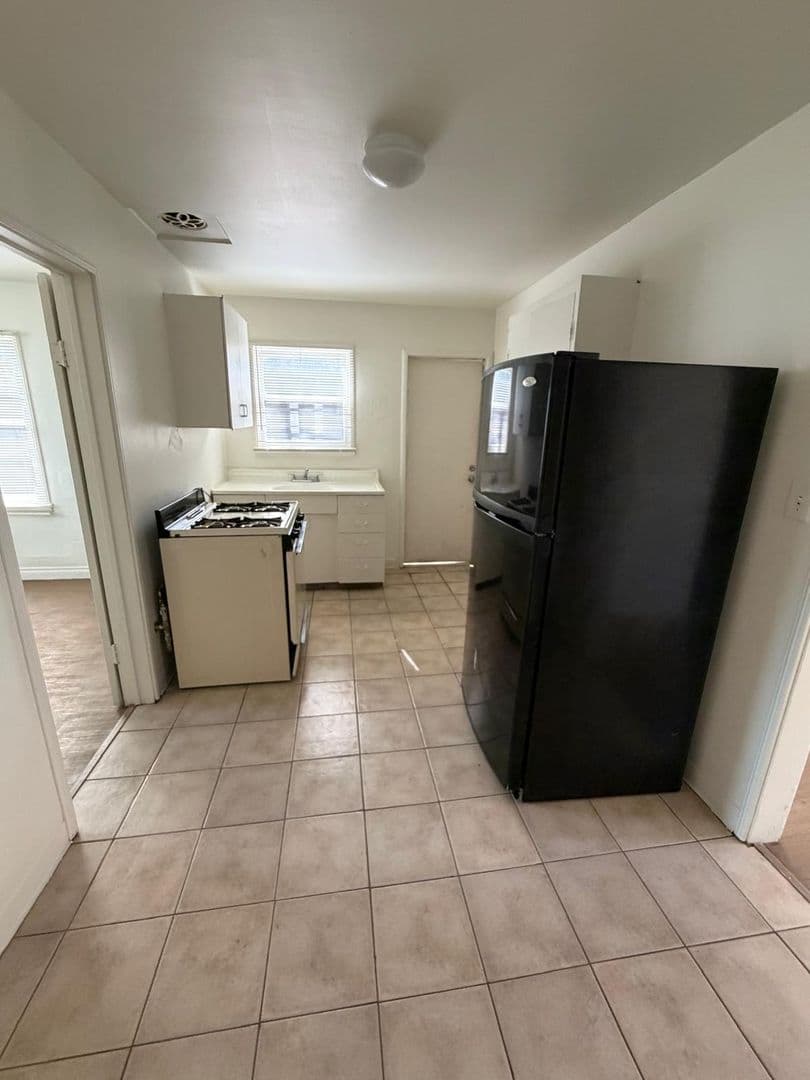Anaheim Apartment: 313 S Lemon St