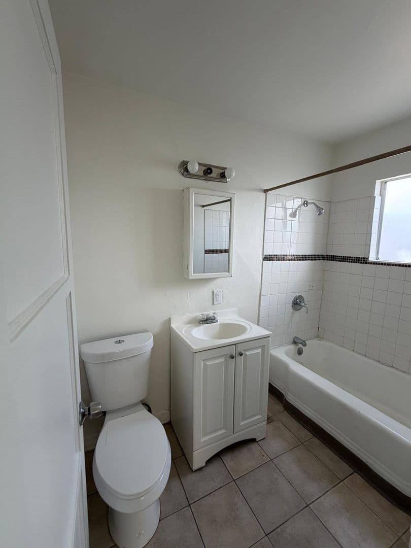 Anaheim Apartment: 313 S Lemon St