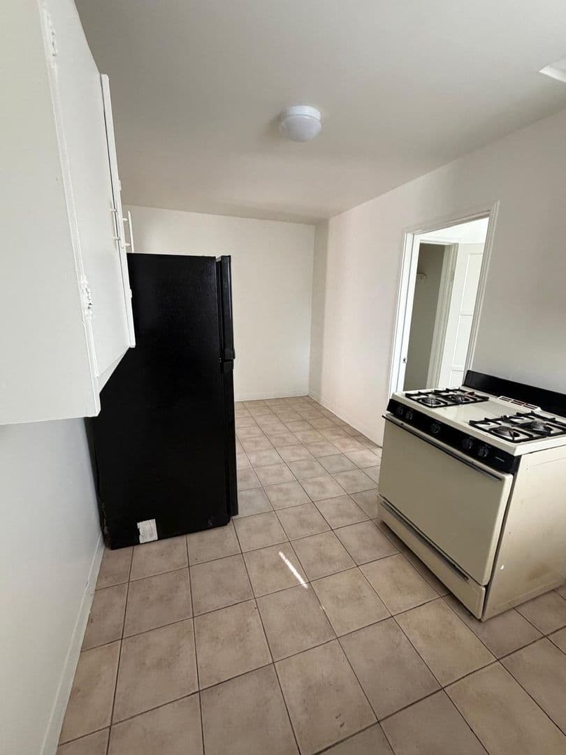 Anaheim Apartment: 313 S Lemon St