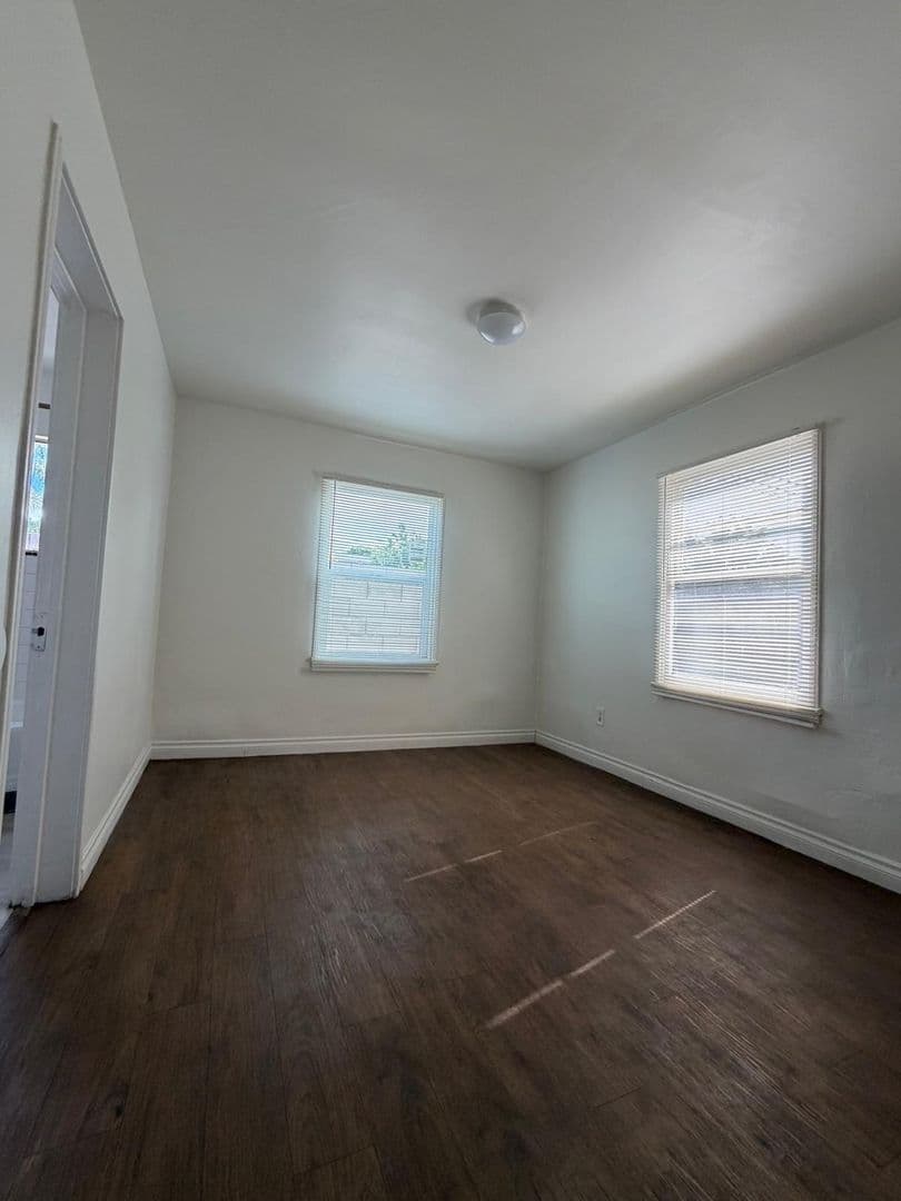 Anaheim Apartment: 313 S Lemon St