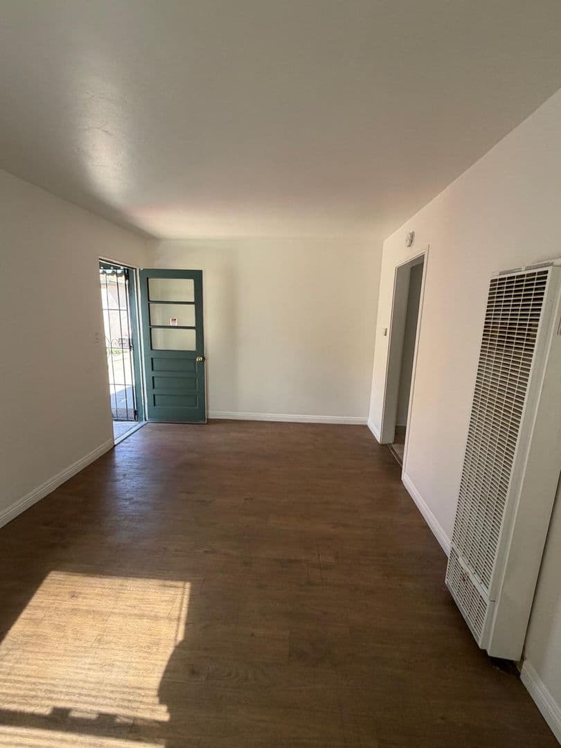 Anaheim Apartment: 313 S Lemon St