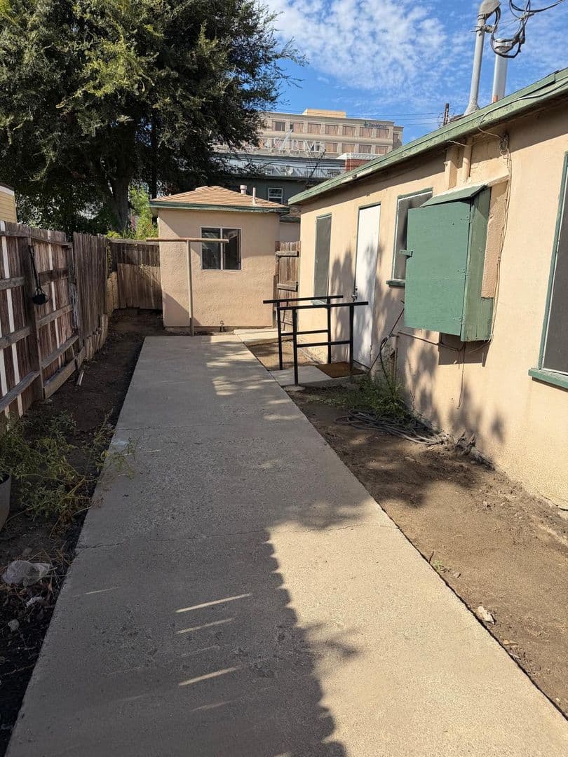 Anaheim Apartment: 313 S Lemon St