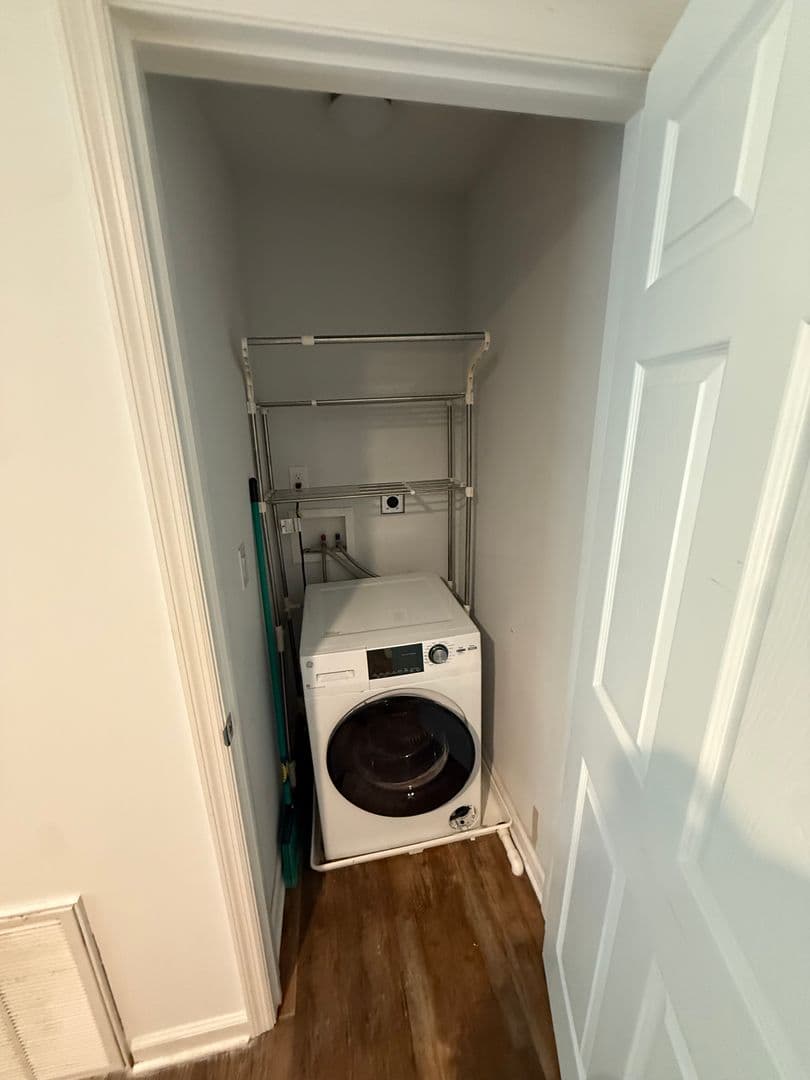 Albany Apartment: 402 Broadway