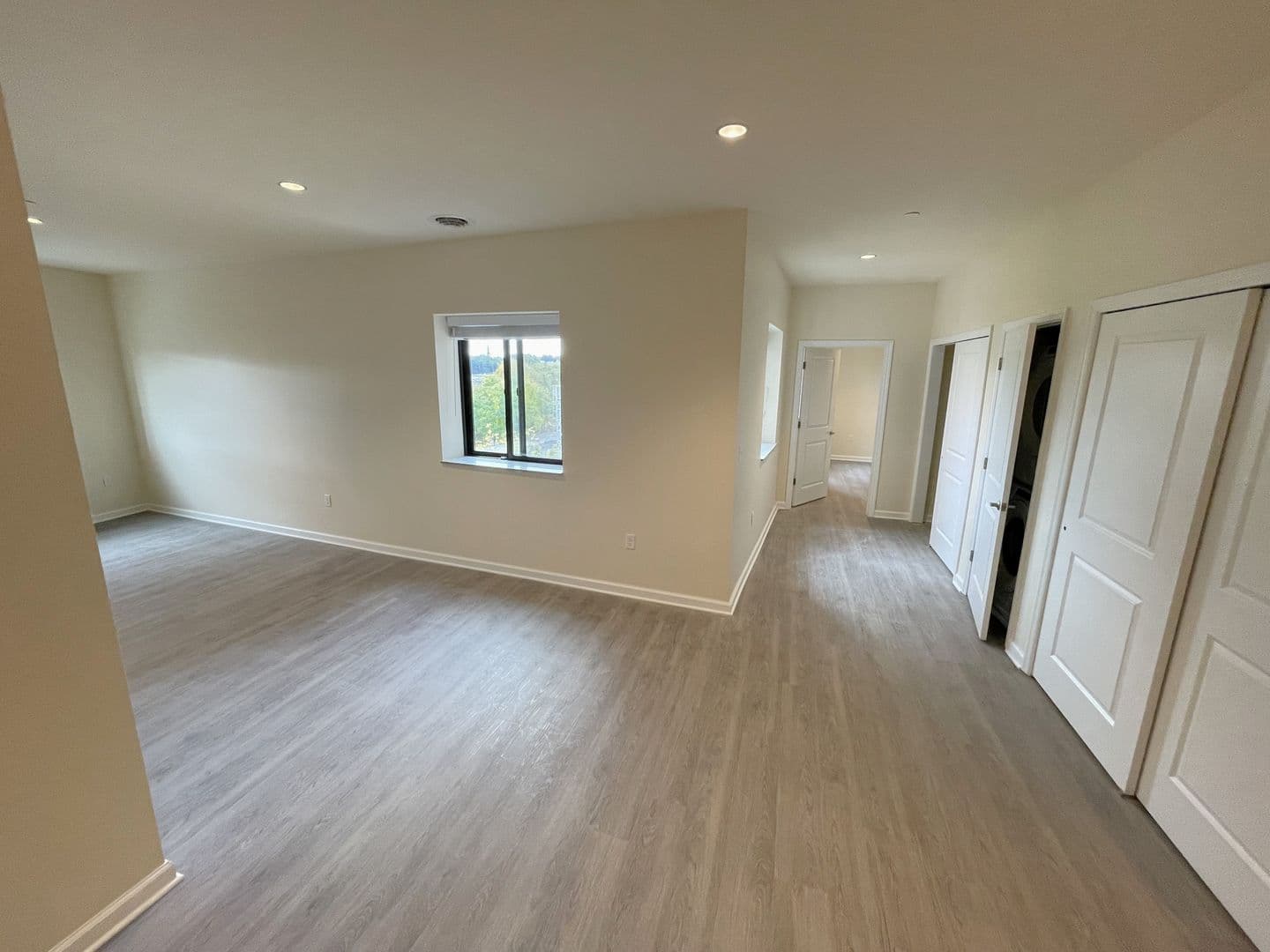 Schenectady Apartment: 192 Erie Blvd