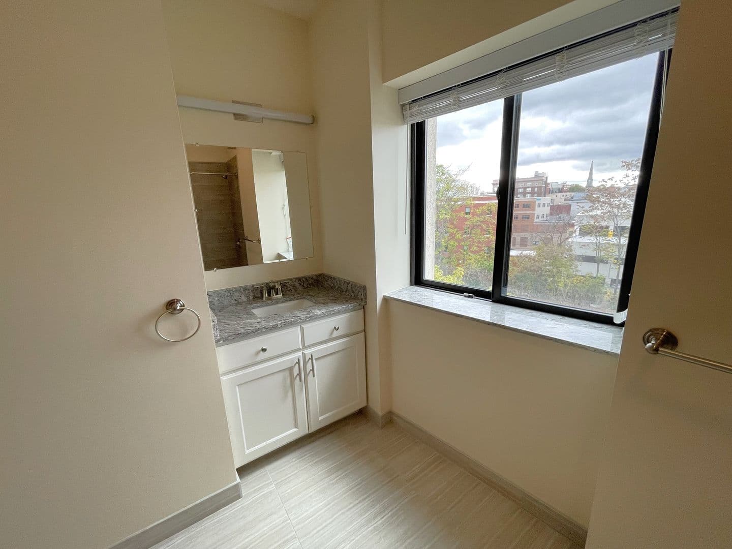 Schenectady Apartment: 192 Erie Blvd