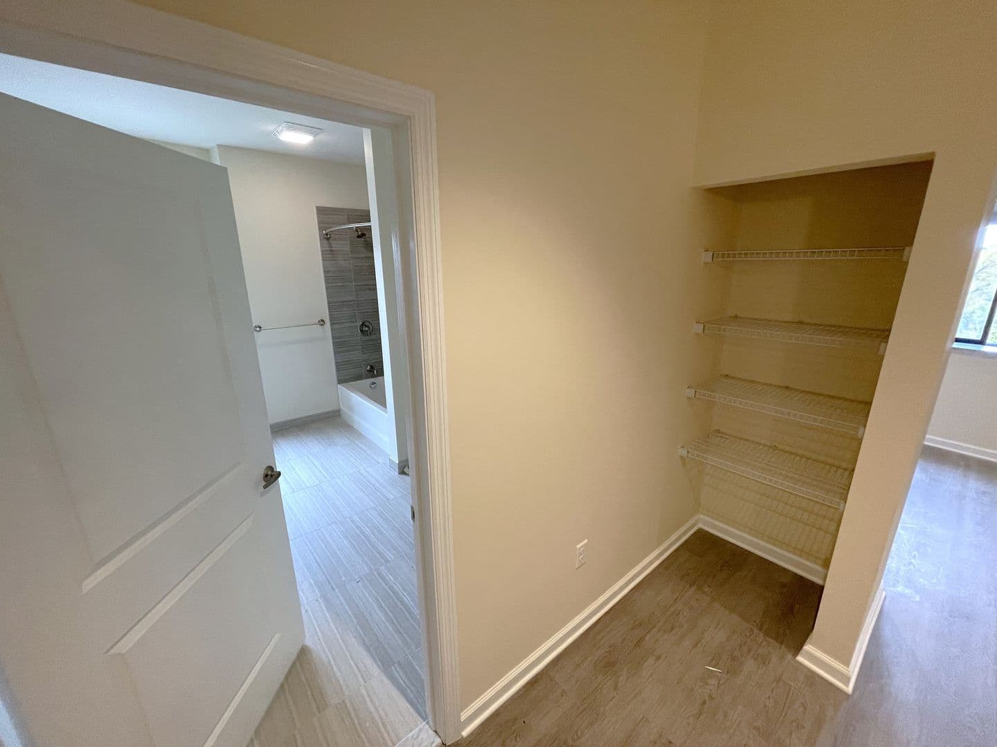 Schenectady Apartment: 192 Erie Blvd