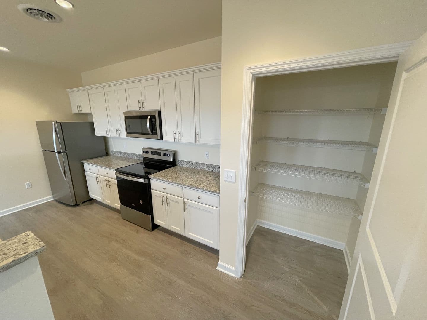 Schenectady Apartment: 192 Erie Blvd