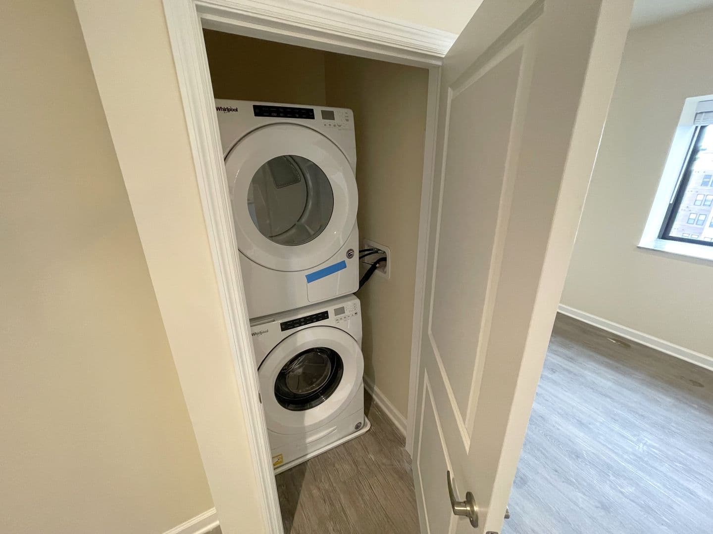 Schenectady Apartment: 192 Erie Blvd