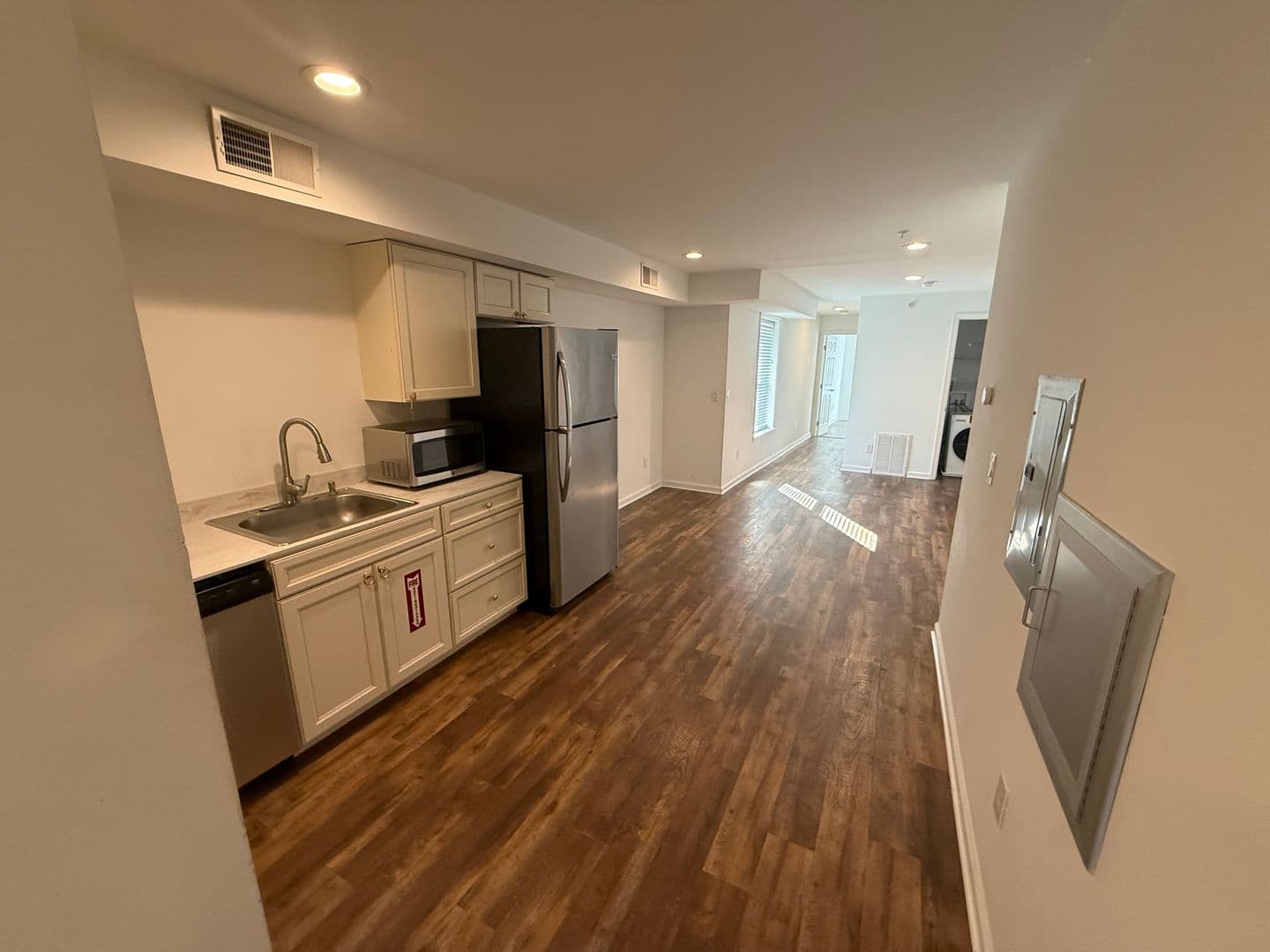 Albany Apartment: 402 Broadway