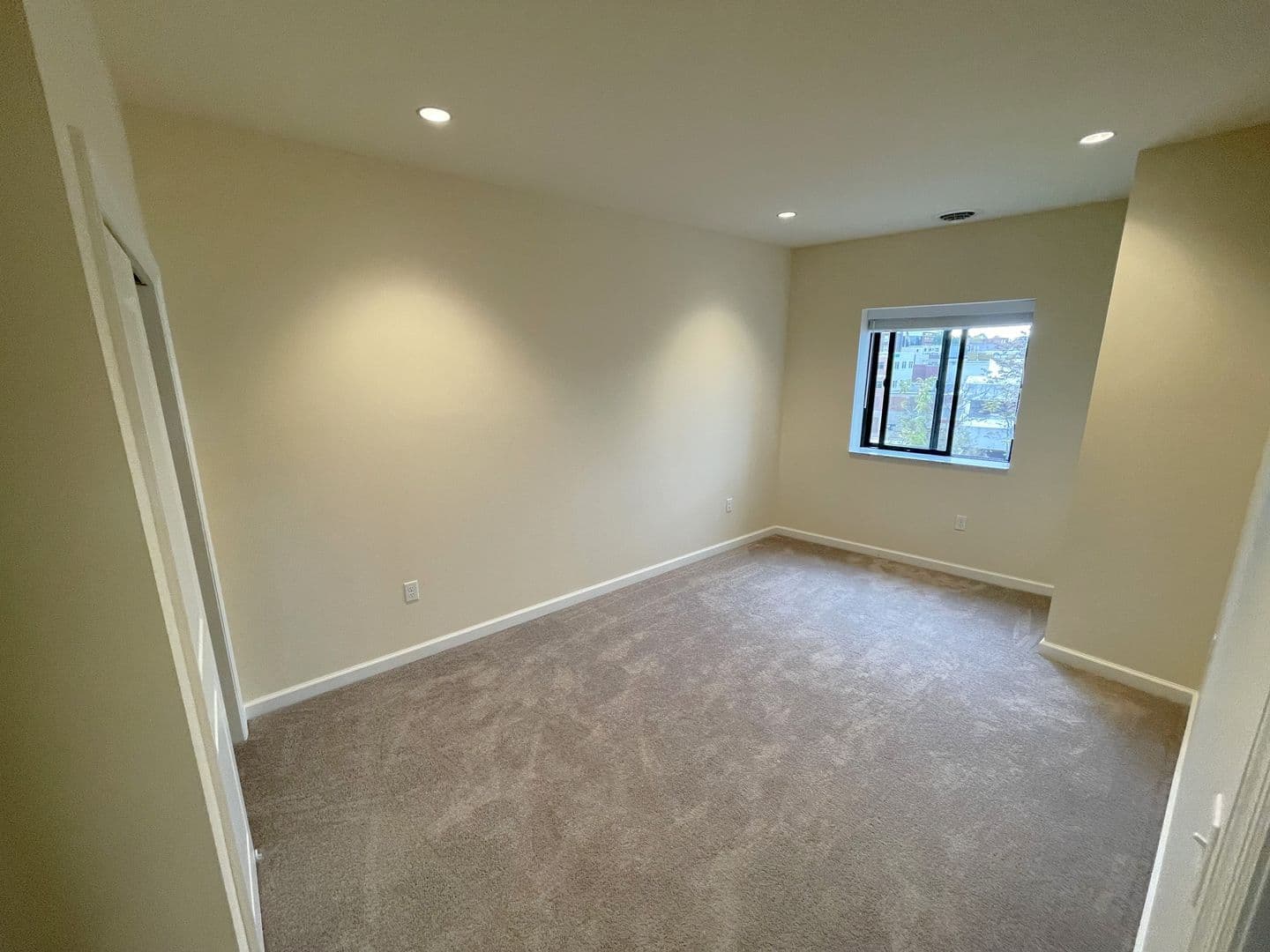 Schenectady Apartment: 192 Erie Blvd