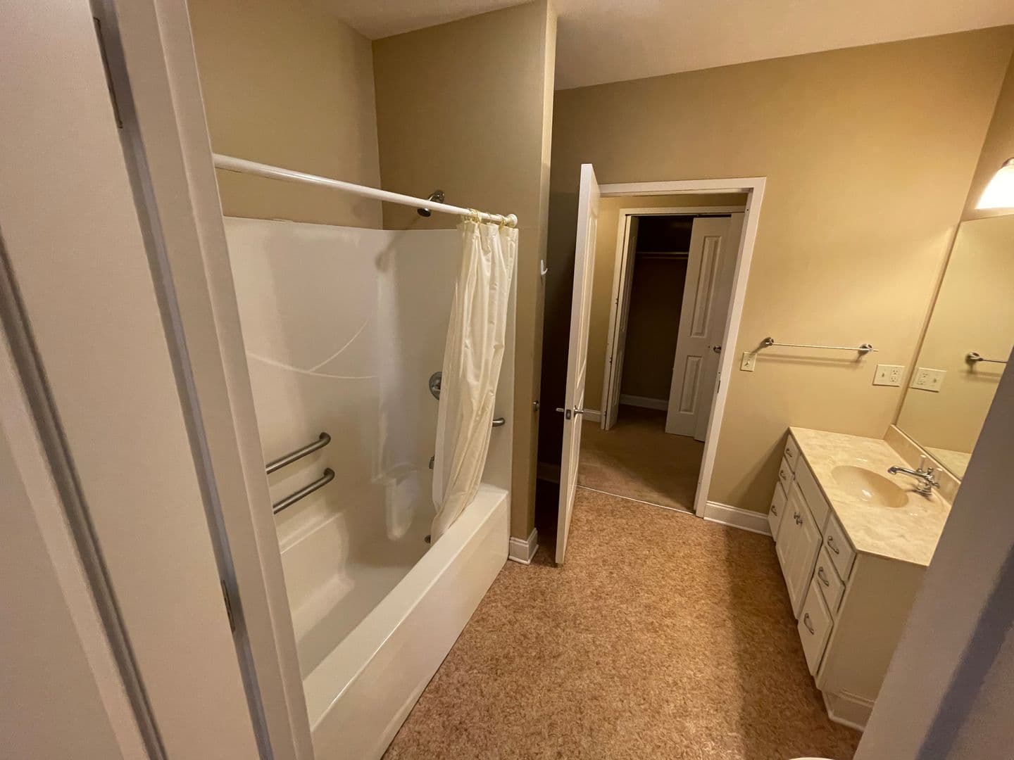 Gloversville Apartment: 11 Fremont Street