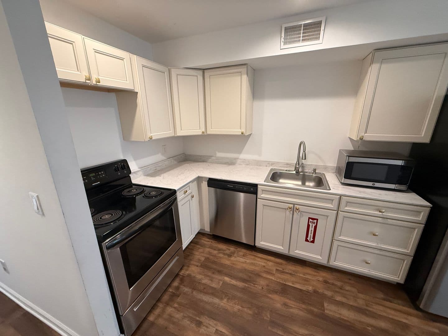 Albany Apartment: 402 Broadway