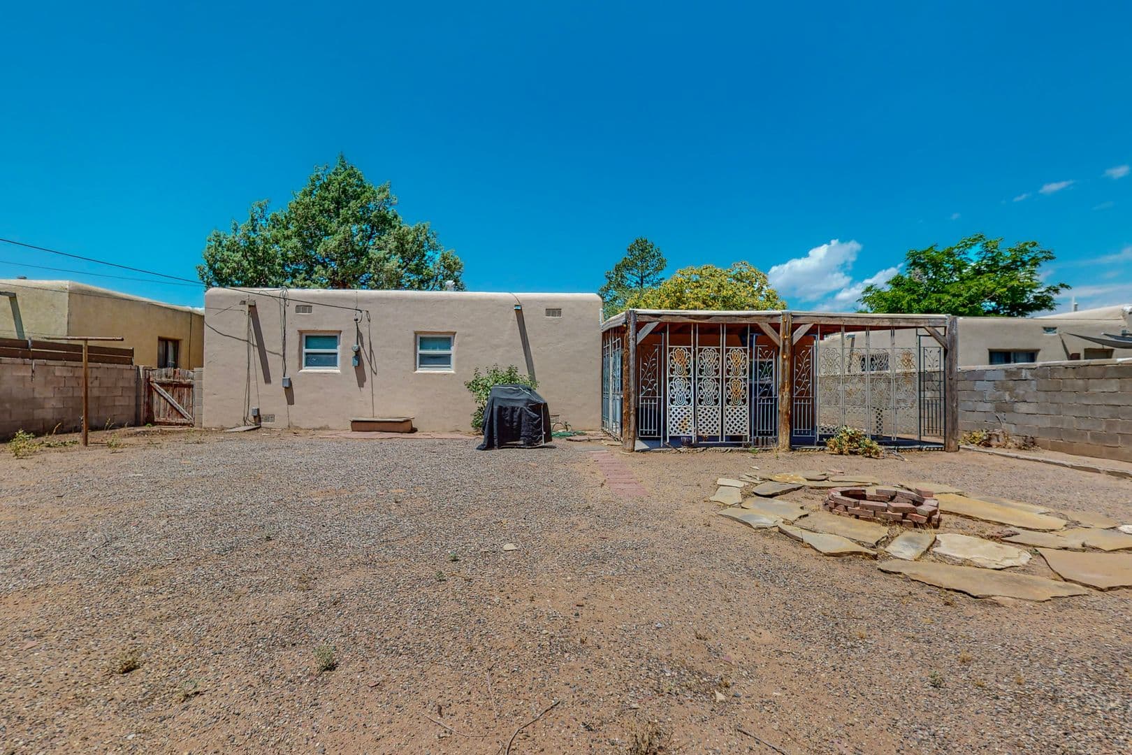 Albuquerque House: 1716 Bryn Mawr Dr NE