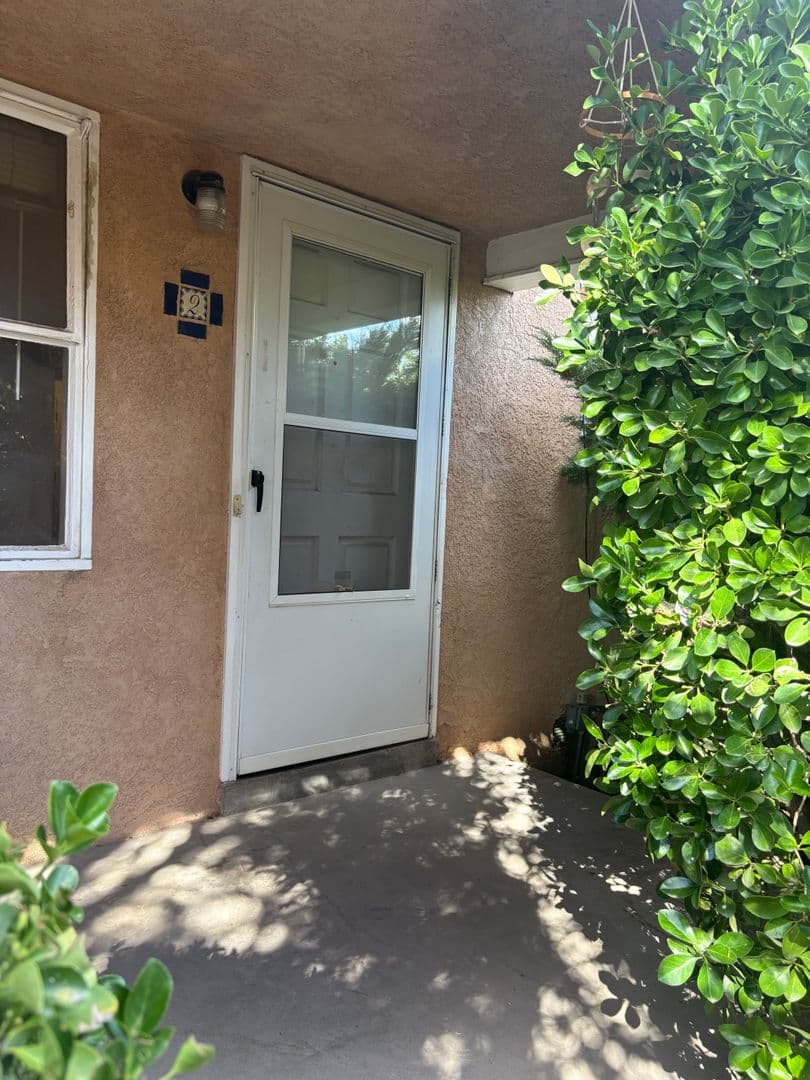 Albuquerque Apartment: 633 Monroe St. NE