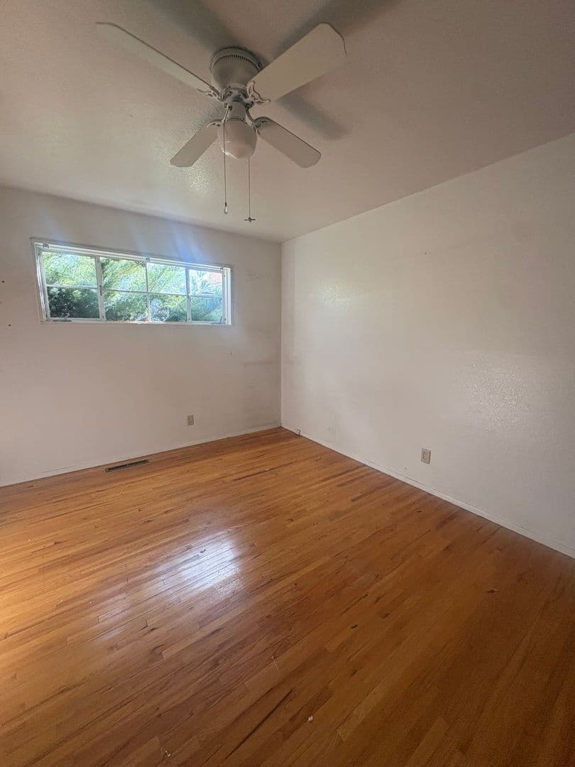 Albuquerque Apartment: 633 Monroe St. NE