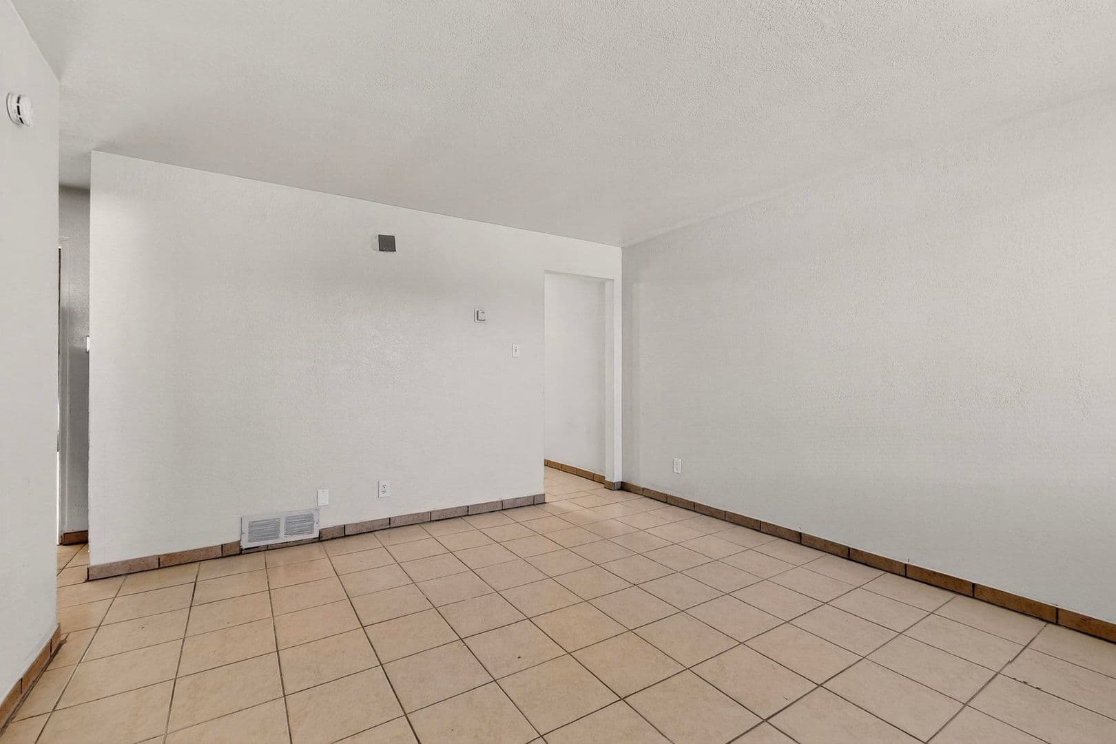 Albuquerque Apartment: Z540 Cardenas Dr SE