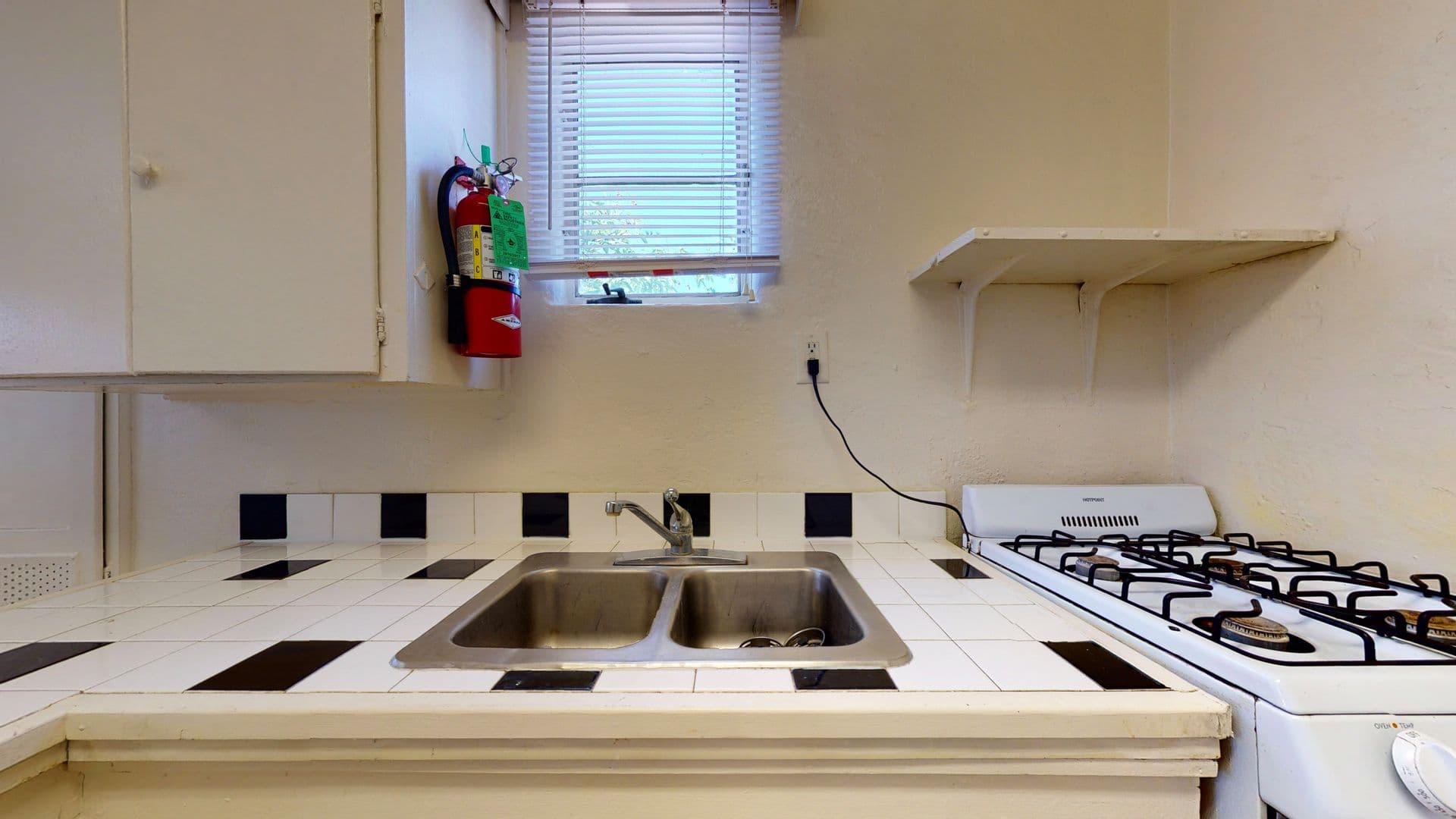 Albuquerque Apartment: 1816 Lead Avenue SE