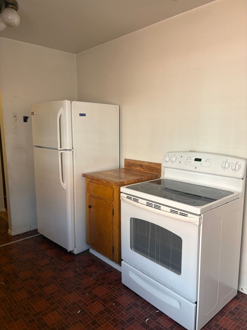 Albuquerque Apartment: 633 Monroe St. NE